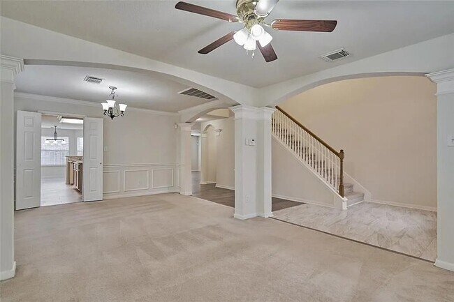 Building Photo - 511 Elm Ridge Dr