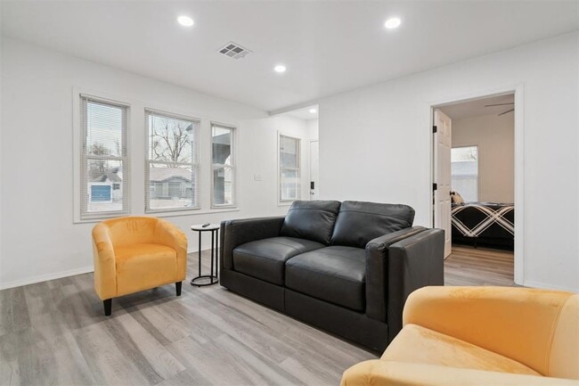 Building Photo - 1200 NE 17th St