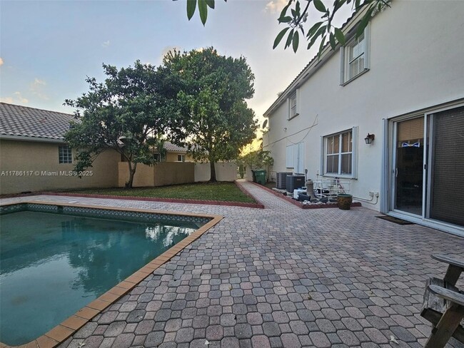 Building Photo - 4653 NW 94th Pl