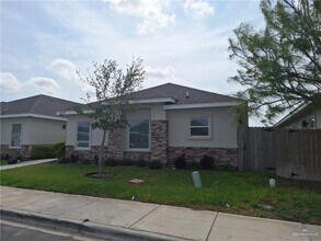 Building Photo - 10 N Clarence Ave