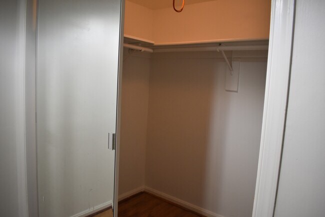 Building Photo - 6308 Joslyn Pl