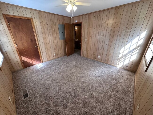 Building Photo - 3 Bedroom, 1 Bathroom- House in North Rome!