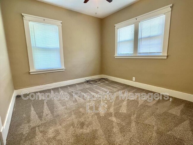 Building Photo - 806 John Farry Pl