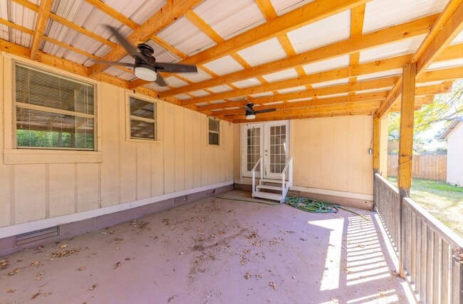 Building Photo - 1007 N Holly St