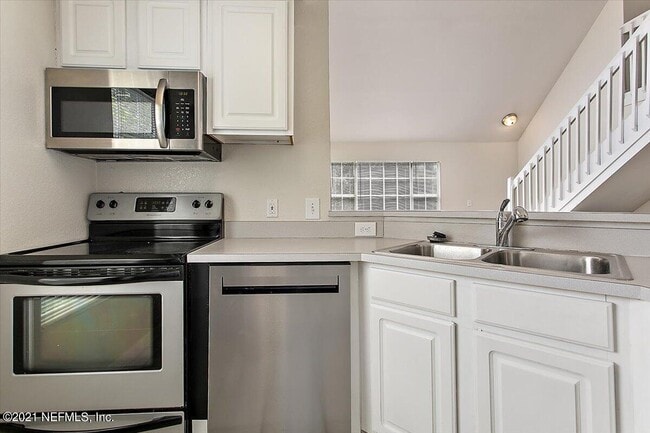 Building Photo - 13703 Richmond Park Dr N