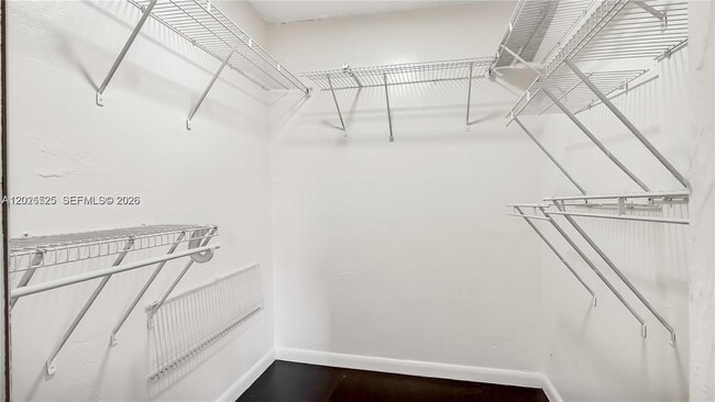 Building Photo - 7200 Fairway Dr