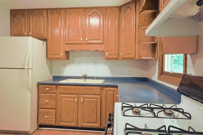 Building Photo - nice renovated 4 Bed 3 Bath