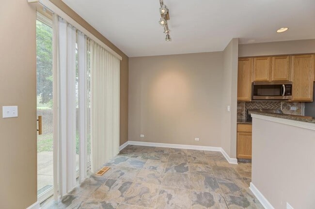 Building Photo - 3015 Kentshire Cir