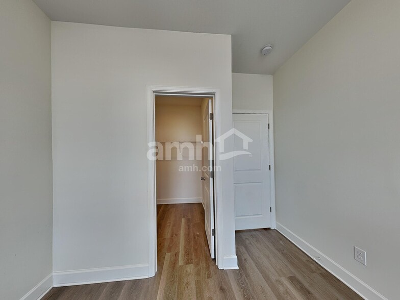 Building Photo - 5702 Lakemont Dr