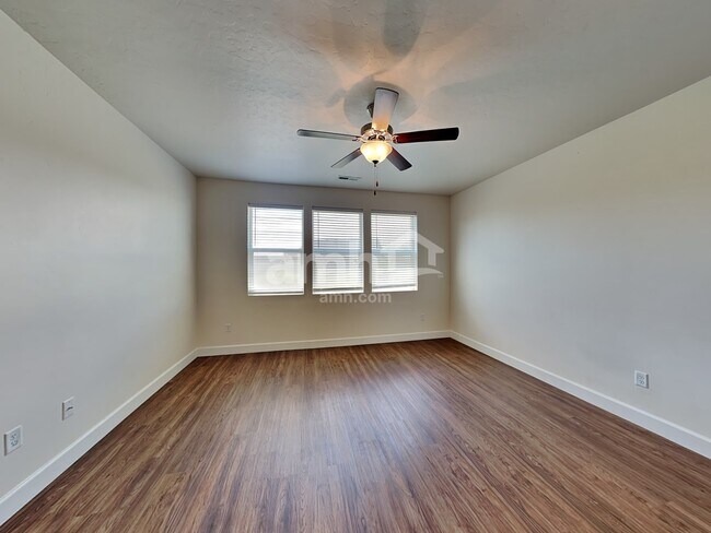 Building Photo - 1519 S Horton St