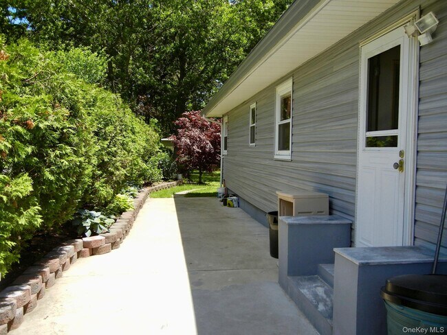 Building Photo - 46 Forrest Ave