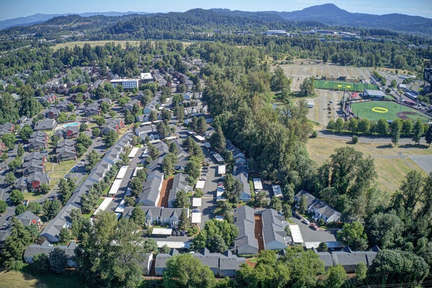 Building Photo - PARKGROVE APARTMENTS