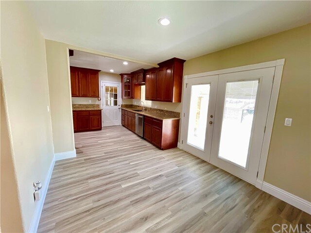 Building Photo - 7247 E Riverside Dr
