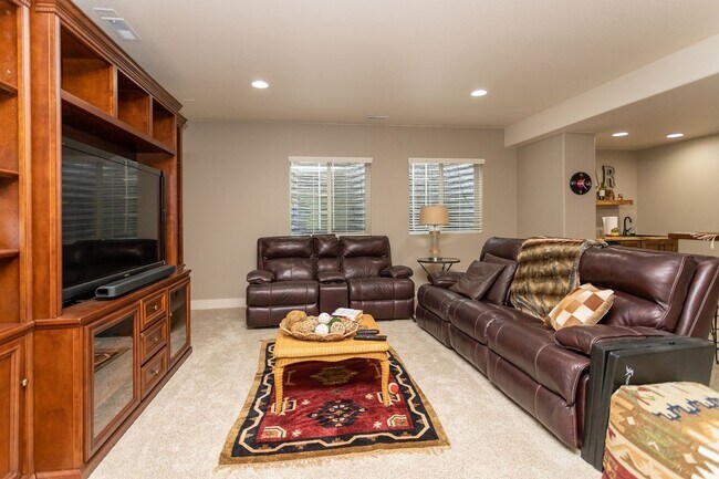 Building Photo - Stunning Flying Horse Patio Home with Stunning Views!!