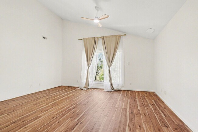 Building Photo - Large 4 Bedroom/2.5 Bathroom Home in Bon Air ***Available Early/Mid April***