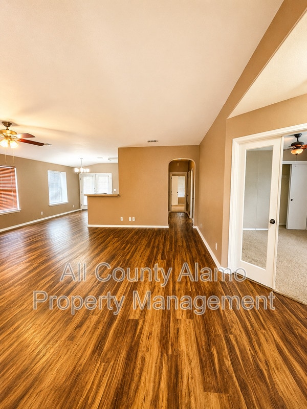 Building Photo - 9006 Pinseeker