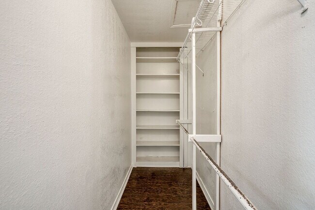 Building Photo - Charming 3-Bedroom Cottage in River Oaks