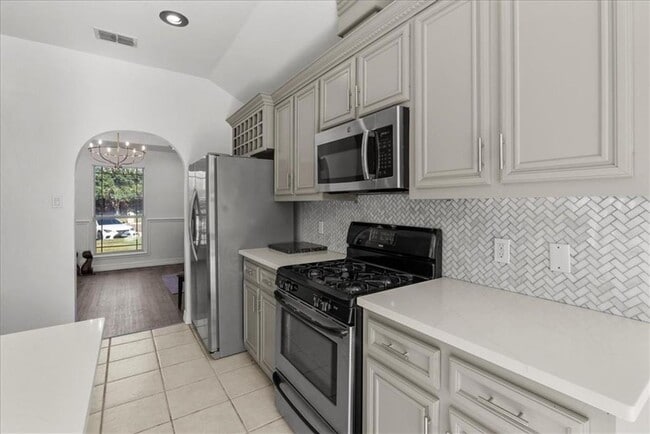 Building Photo - 3/2 Southside over 2000 sqft