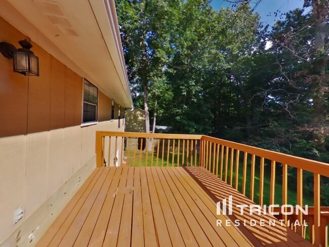 Building Photo - 5708 St Thomas Dr