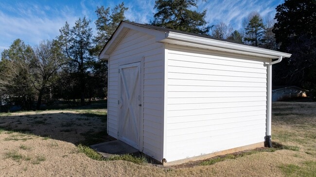 Building Photo - 313 Arrowood St SE