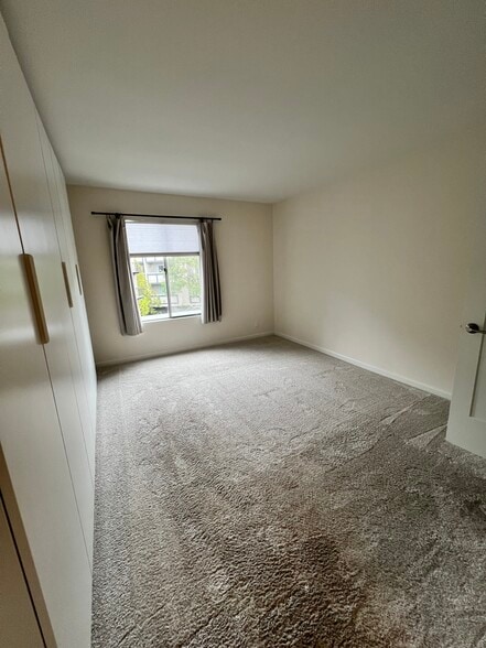 Building Photo - 960 Shorepoint Ct