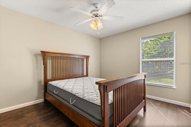 Building Photo - 805 Lewis Pl