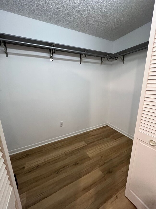 Building Photo - Newly Renovated 1/1 in Poppleton Creek--Partially furnished