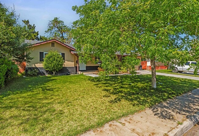 Building Photo - 1825 College Ave