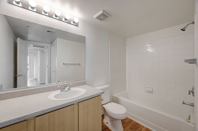 Building Photo - LOCATION! LOCATION! LOCATION! Move-in ready 2-bedroom condo in Centennial Hills!