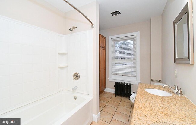 Building Photo - 778 Starr St