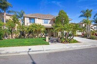 Building Photo - 4 BEDROOM, 3 BATH WITH BONUS ROOM (SERRANO...