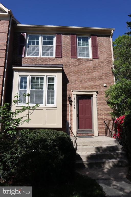 Building Photo - 10848 Douglas Ave