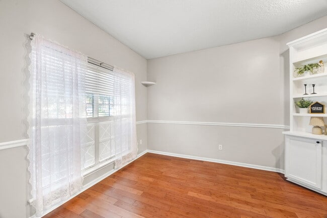 Building Photo - 2229 Lookout Landing