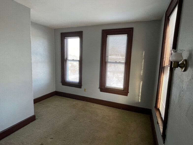 Building Photo - 156 S Broad St