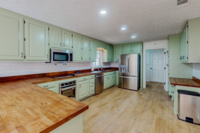 Building Photo - 5629 Southern Pines Ct