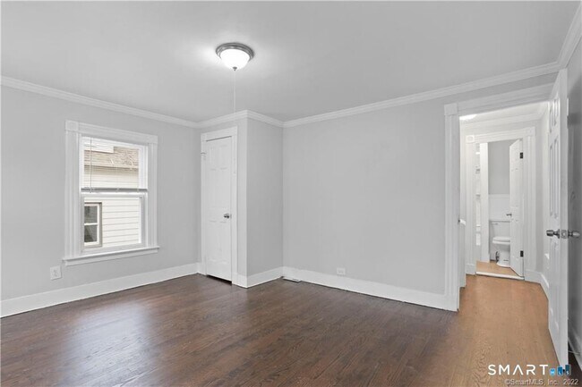 Building Photo - 393 Huntington St