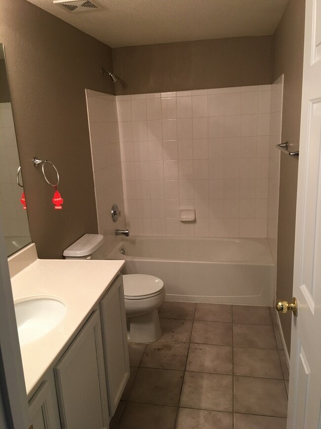 Building Photo - 2001 Quartz Cliff St