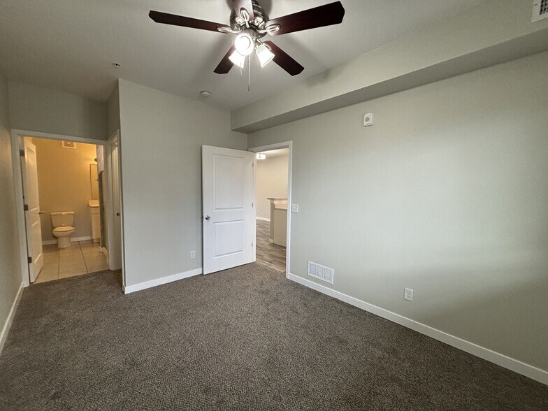 Building Photo - 1601 Kimbark St