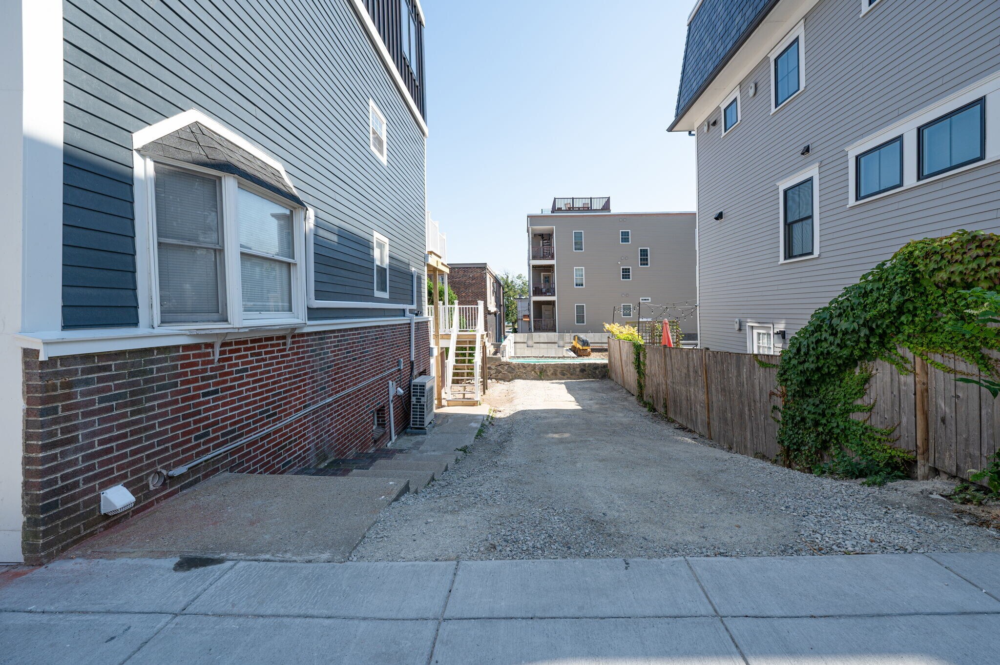 Building Photo - 465 E 8th St