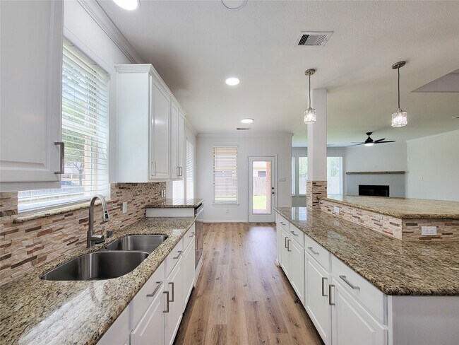 Building Photo - 2814 Bay Springs View