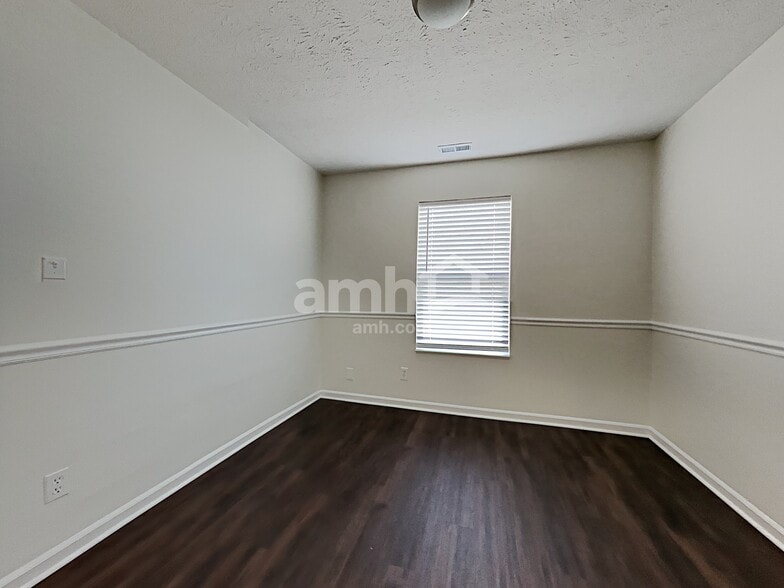 Building Photo - 770 Kingston Cir