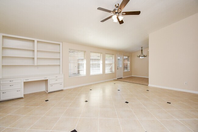 Building Photo - 2835 Pepperwood Dr