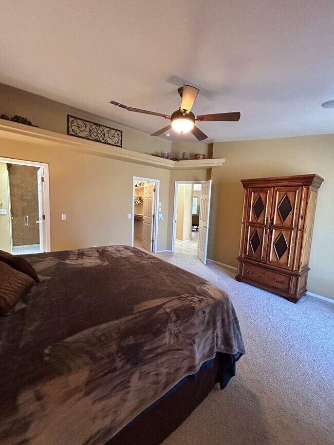 Building Photo - Furnished Winter Home!
