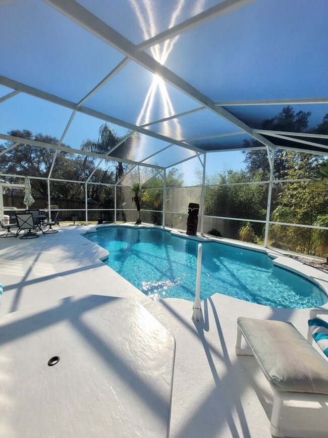 Building Photo - Fully furnished 3 bed 2 bath in beautiful Davenport