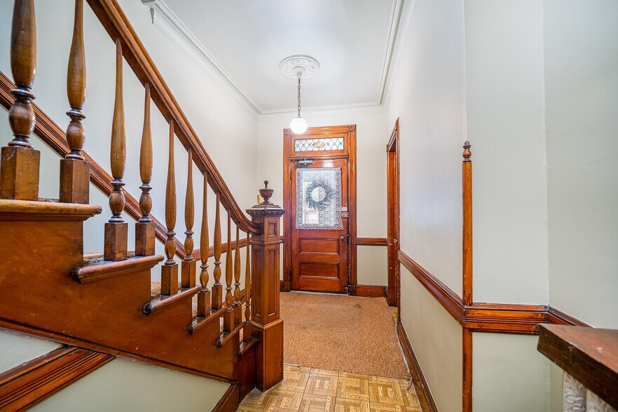 Building Photo - 508 Hudson Ave