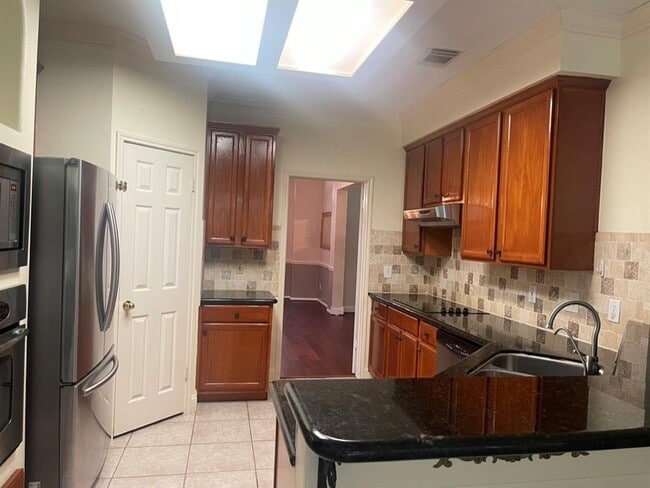 Building Photo - 3810 Hillbrook Dr
