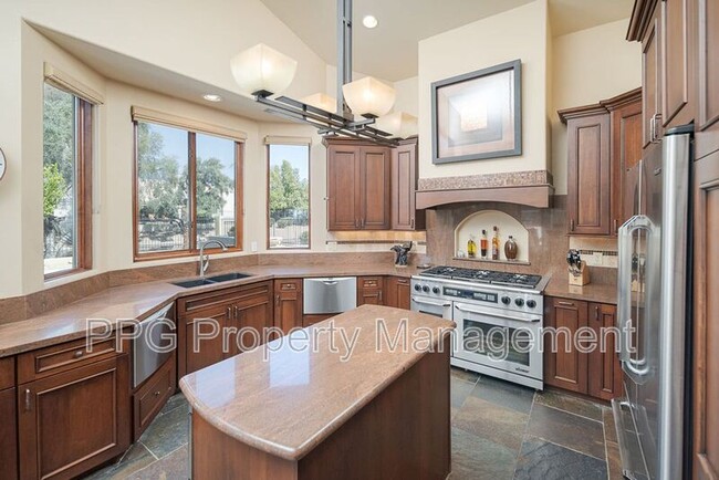 Building Photo - 4725 N Brookview Terrace