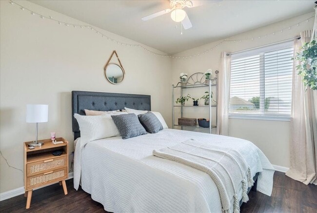 Building Photo - 712 Lost Pines Ln