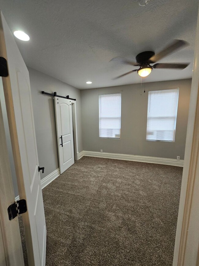 Building Photo - 3 BEDROOM SINGLE FAMILY