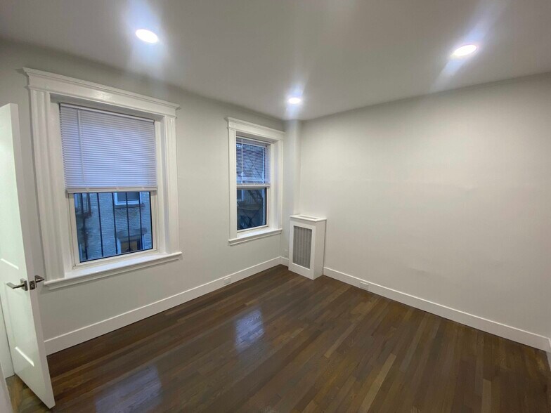 Building Photo - 111 Park Dr